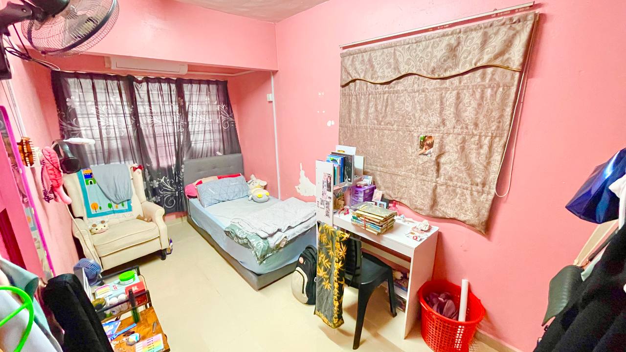 Full Photo 17044 of 3-Storey Terrace End Lot at Taman Bukit Teratai, Ampang Selangor