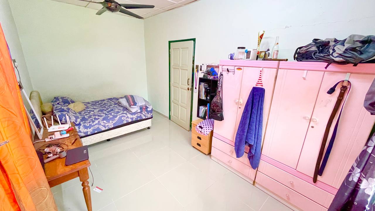 Full Photo 17049 of 3-Storey Terrace End Lot at Taman Bukit Teratai, Ampang Selangor