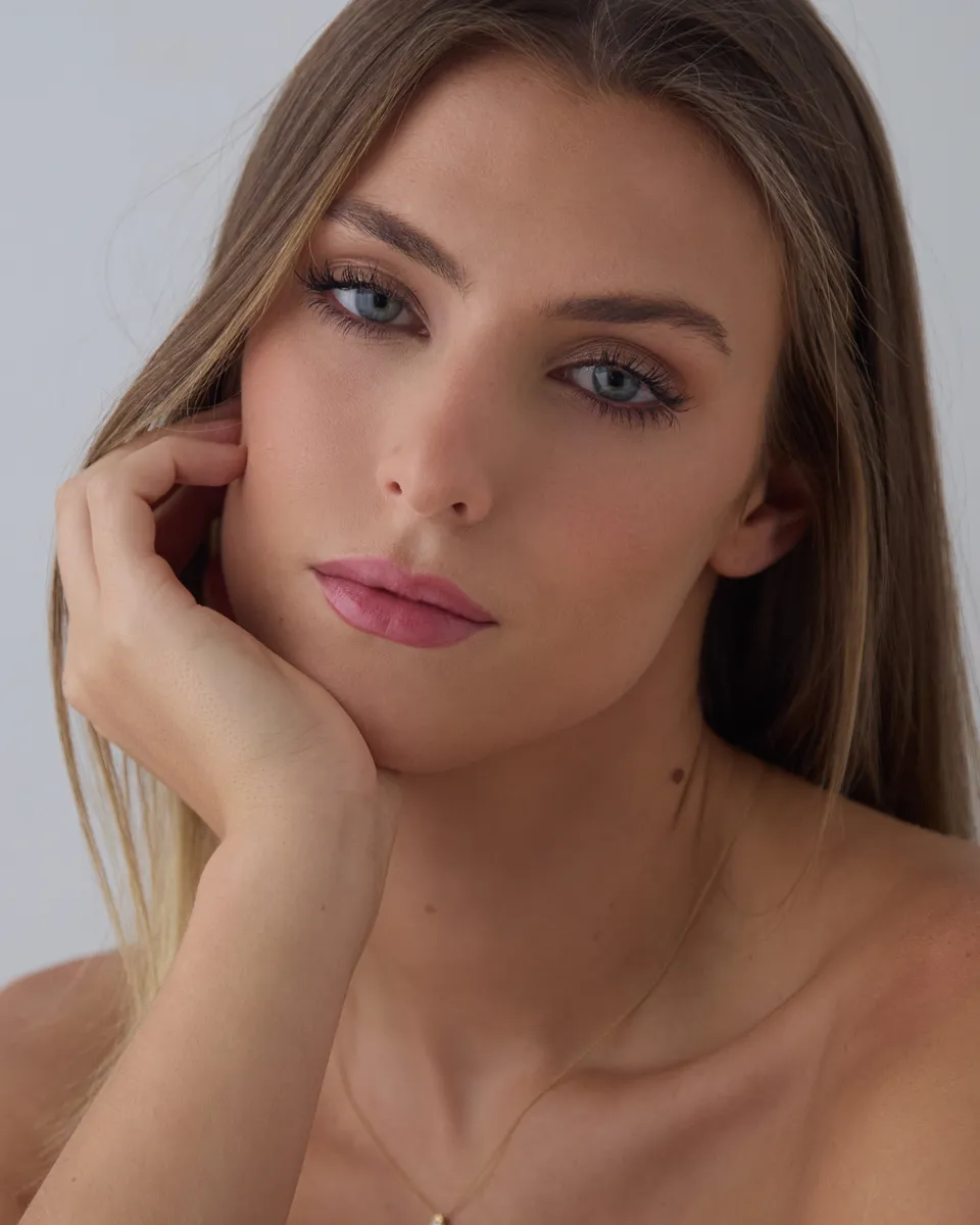 Cara Ellis