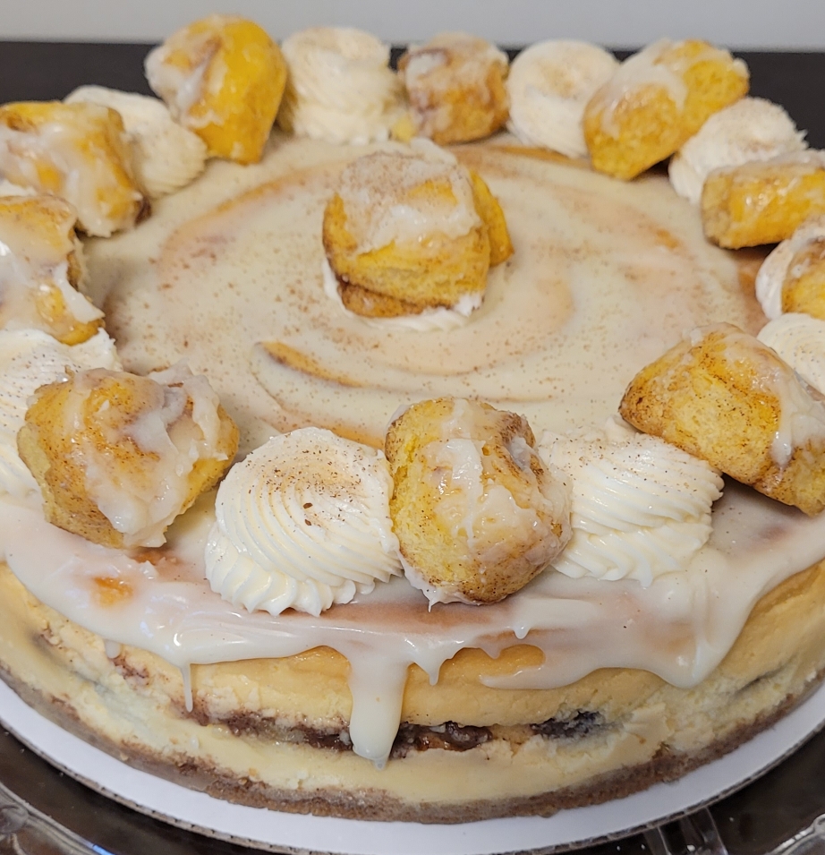 Cinnamon Roll Cheesecake 