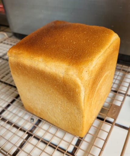 Milk Bread with rye flour ライ麦入り角食パン