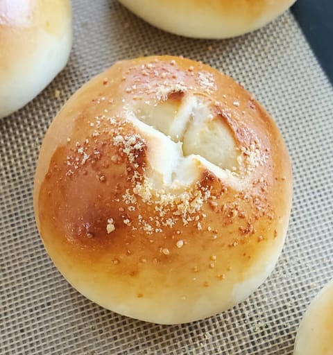 Cheese buns チーズパン (4)