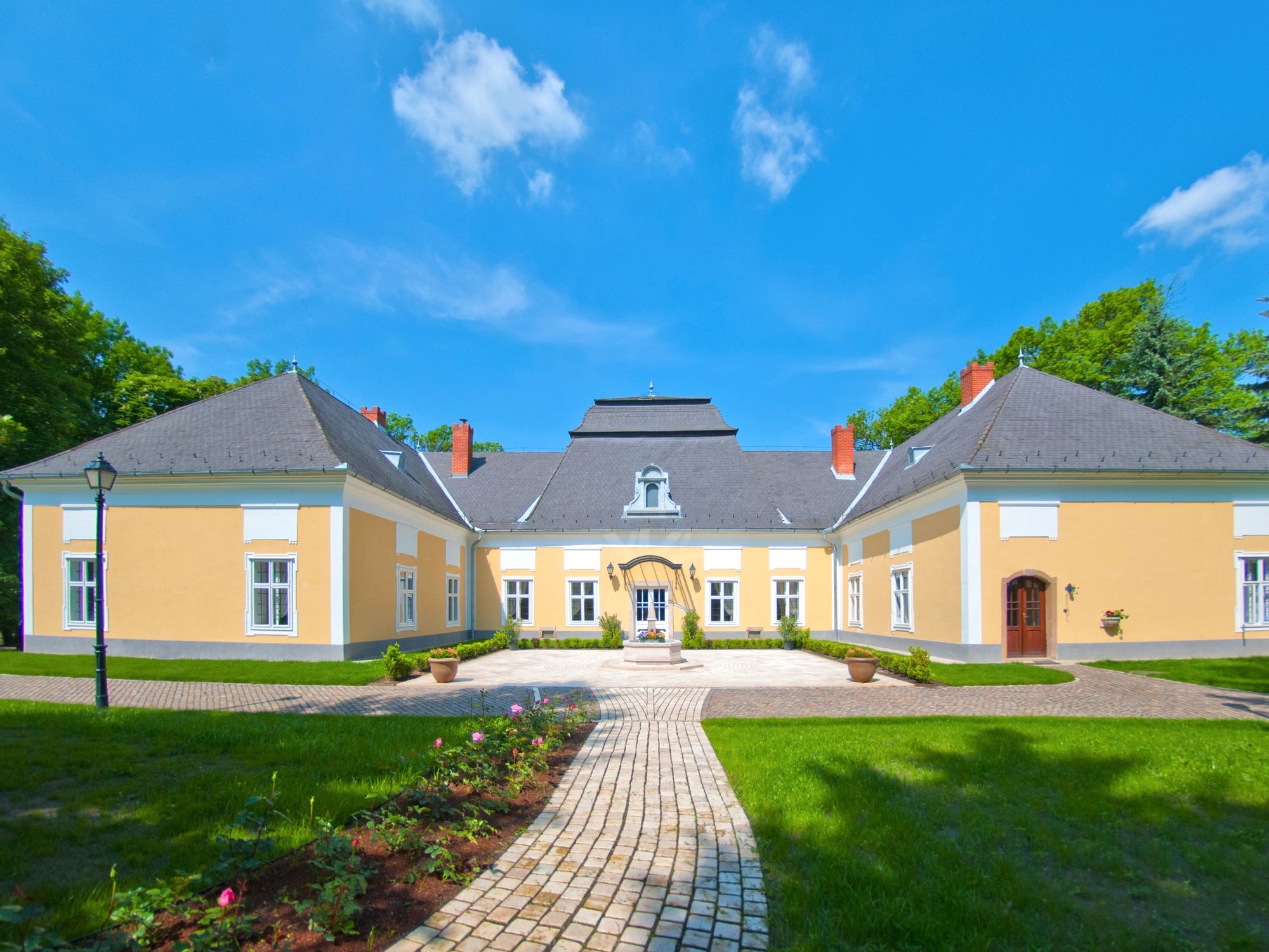 Pronay Kastely - Cover Photo