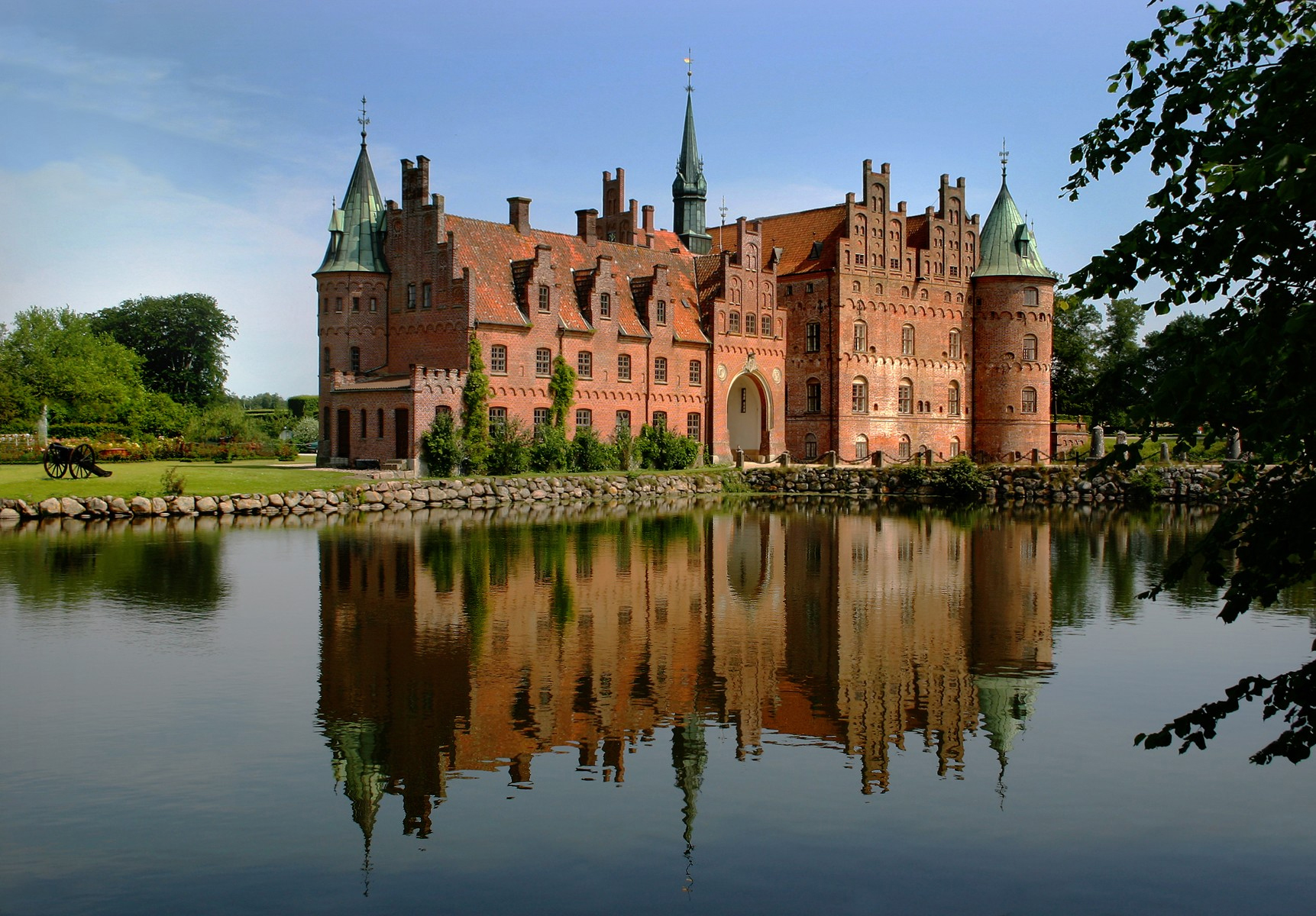 Egeskov Slot - Cover Photo