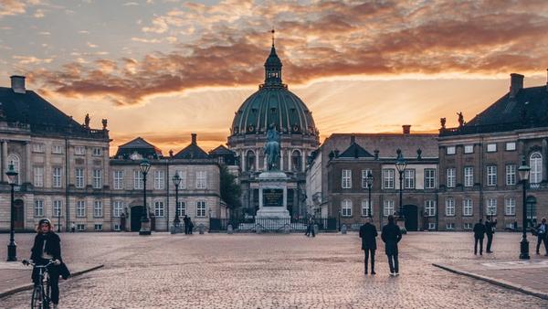 Amailenborg Palace - Amalienborg Palace outside gallery thumbnail