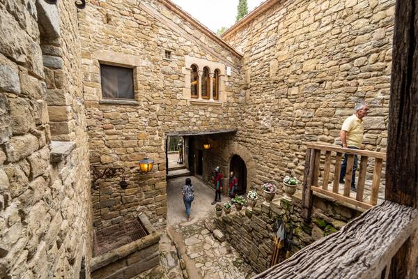 Falgons Castle - Courtyard gallery thumbnail