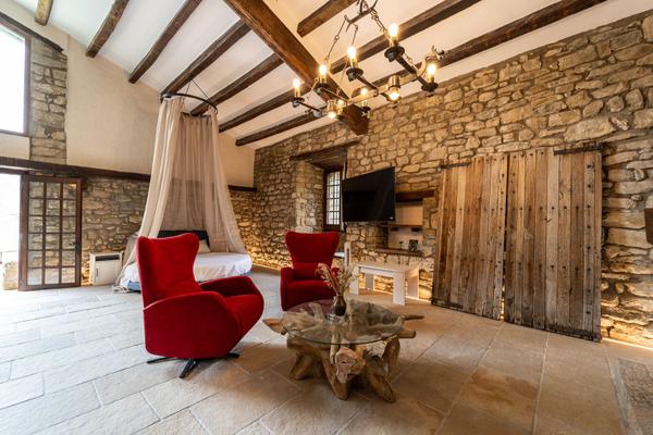 Falgons Castle - Master Bedroom & Bathroom gallery thumbnail