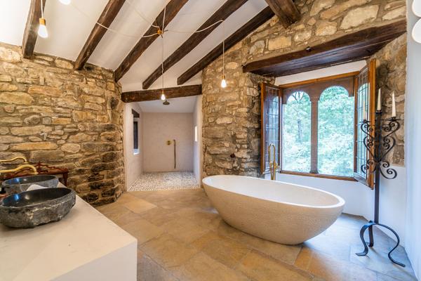 Falgons Castle - Bathrooms gallery thumbnail