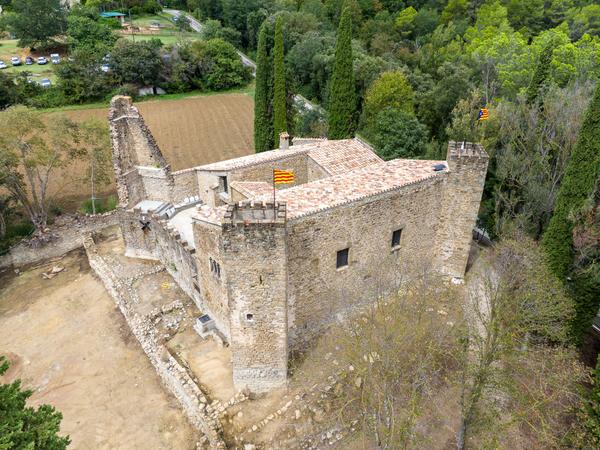 Falgons Castle - Drone views gallery thumbnail