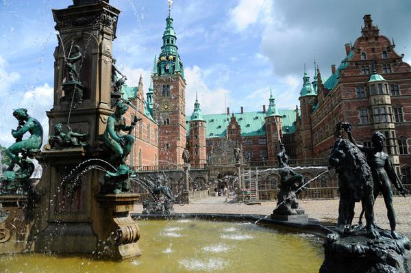 Frederiksborg Castle - Frederiksborg Castle outside gallery thumbnail