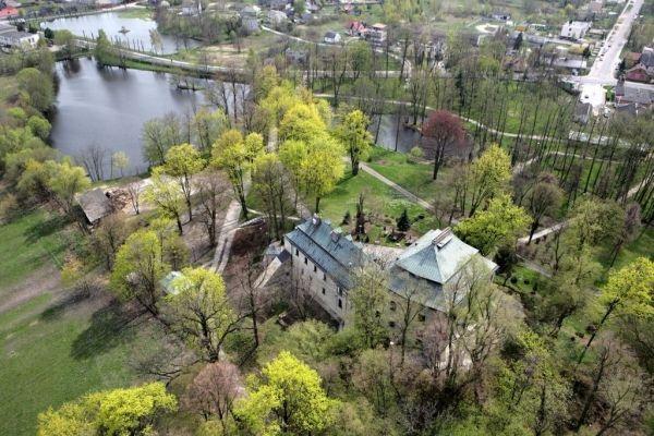 Chlewiska Castle - Outdoors gallery thumbnail