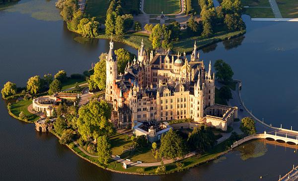Schwerin castle - Schwerin castle outside gallery thumbnail
