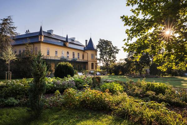 Slatiňany Manor - Outdoors gallery thumbnail