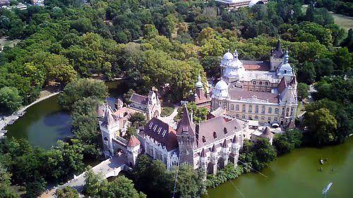 Vajdahunyad Castle - Vajdahunyad  Castle outside gallery thumbnail