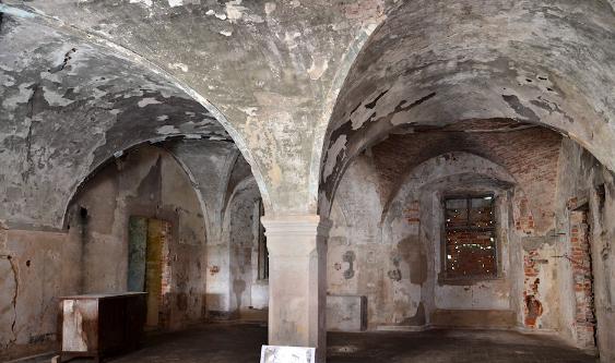 Chobienia Castle - Indoors gallery thumbnail