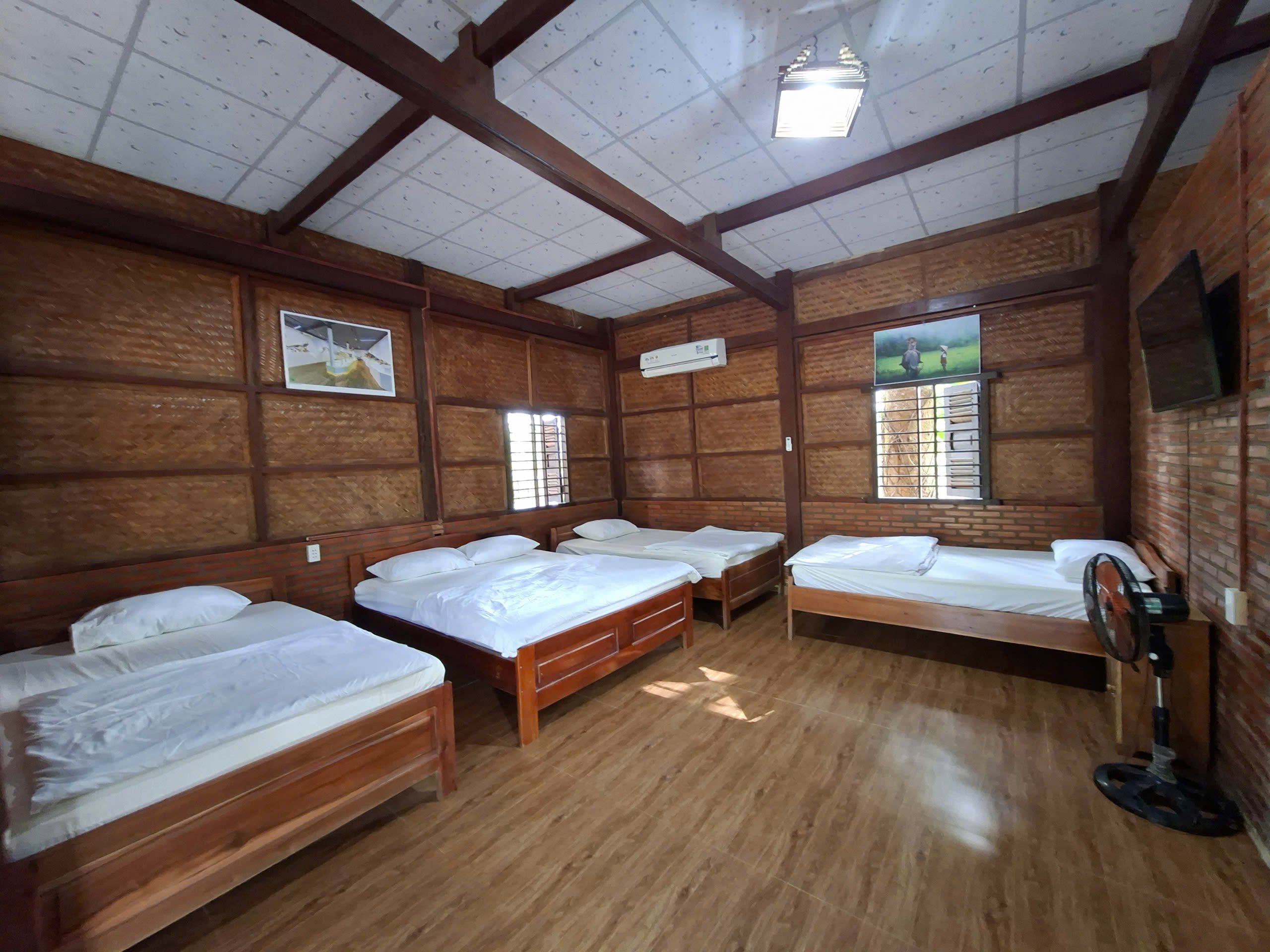 Phòng View sông 3 giường đơn + 1 giường đôi