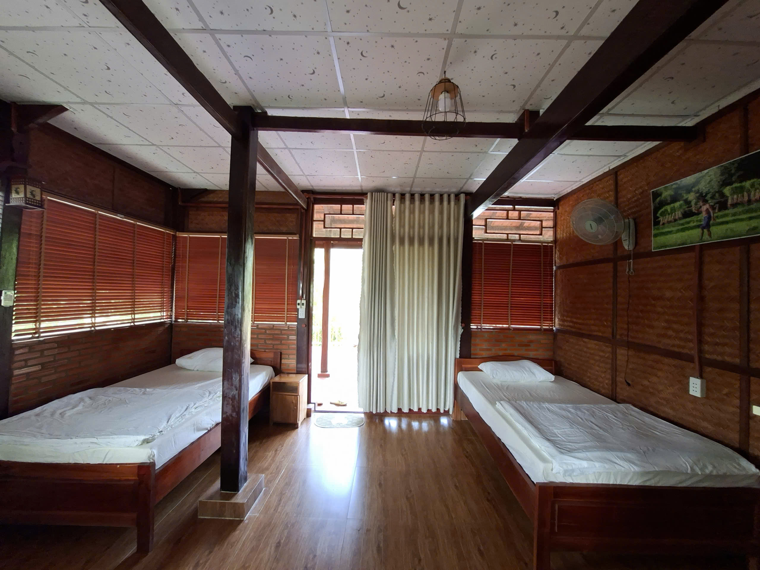 Phòng View sông 3 giường đơn