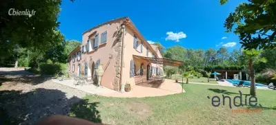 Maison à Villecroze