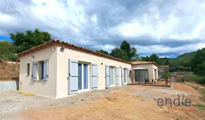 Maison à Villecroze