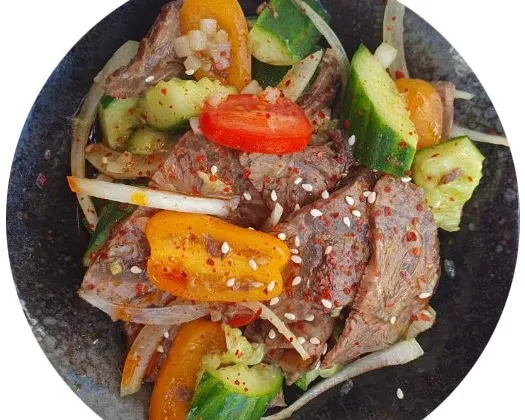 Salade au boeuf mariné