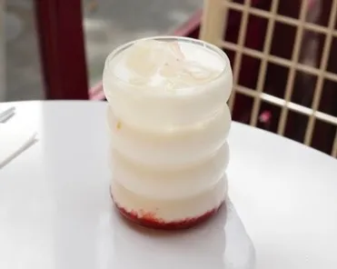 Iced Fraise latte
