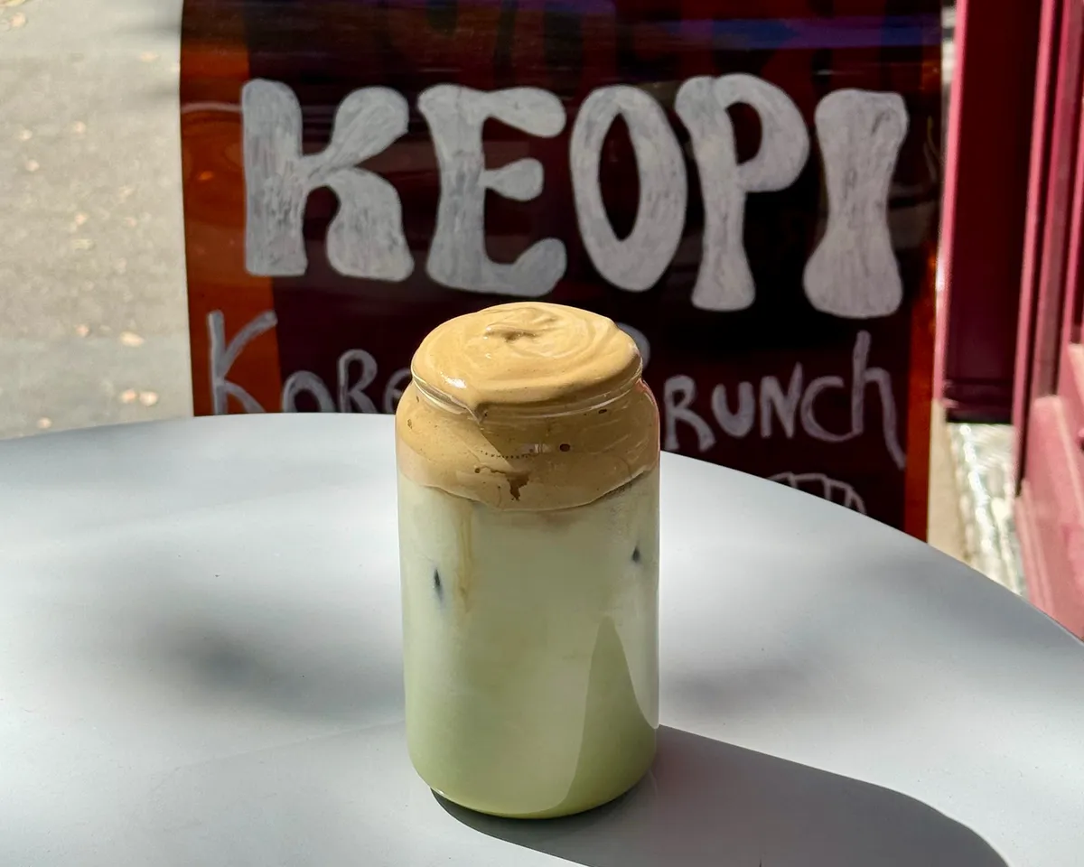 Dalgona Matcha latte