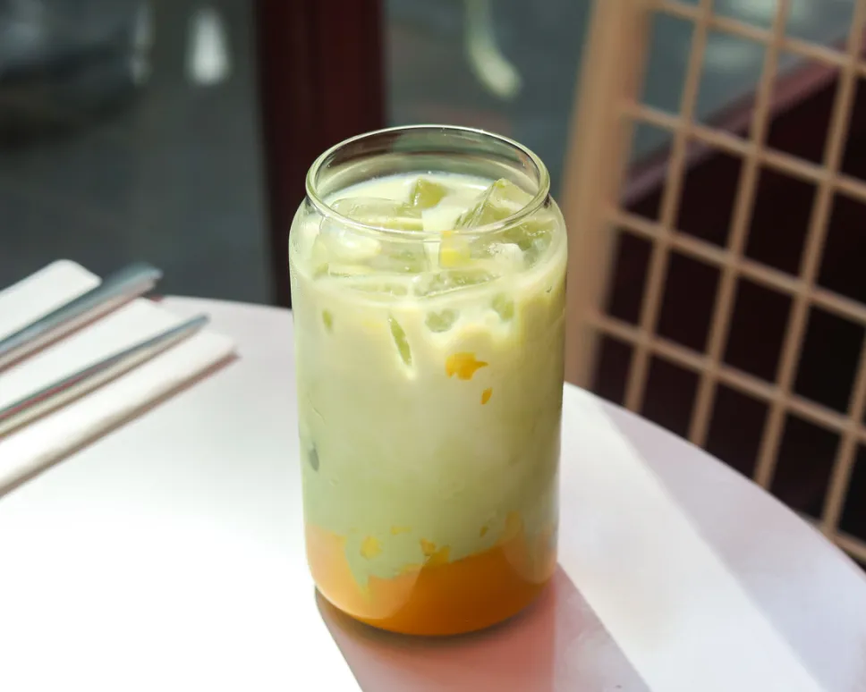 Matcha mangue latte