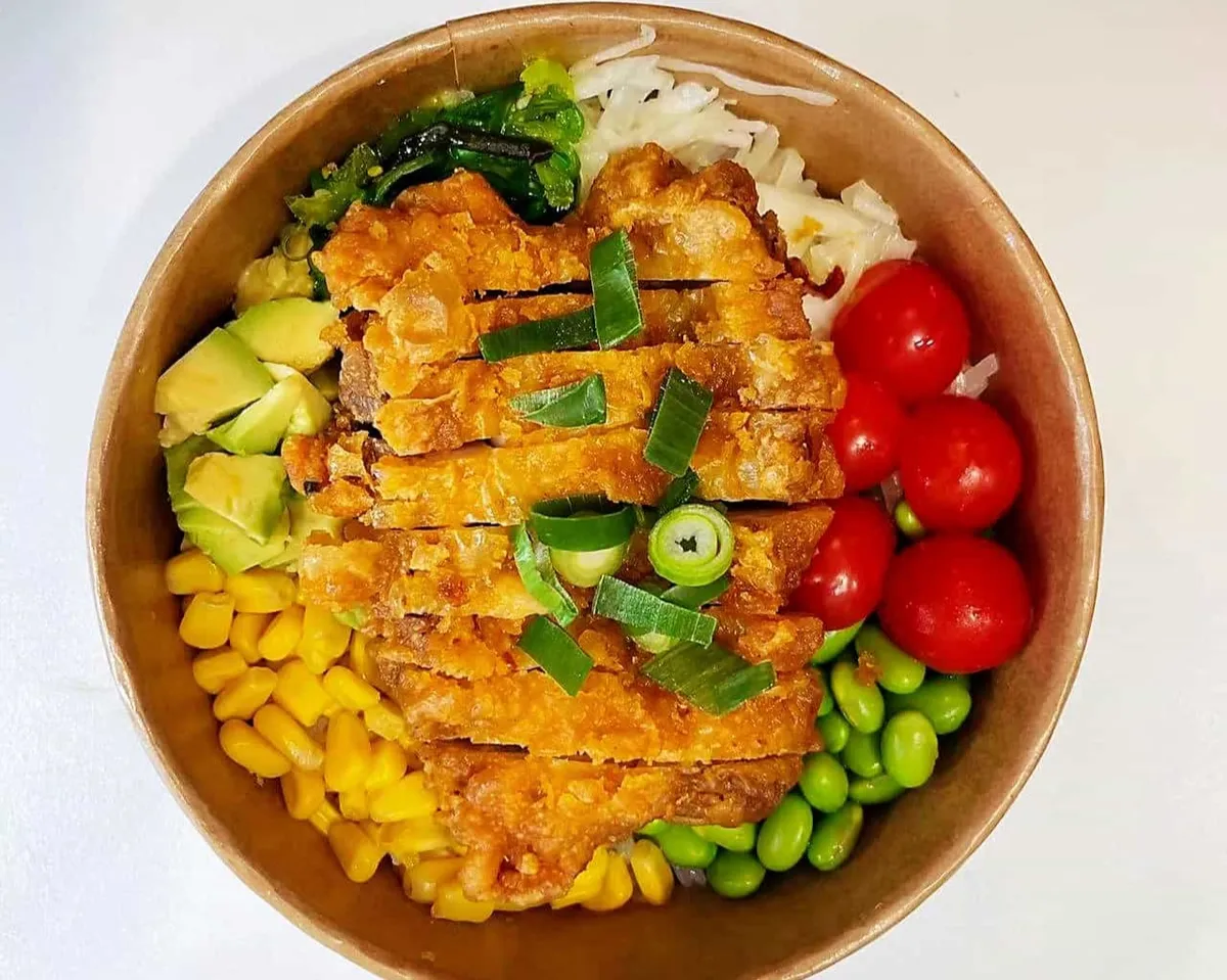 Poke poulet pane