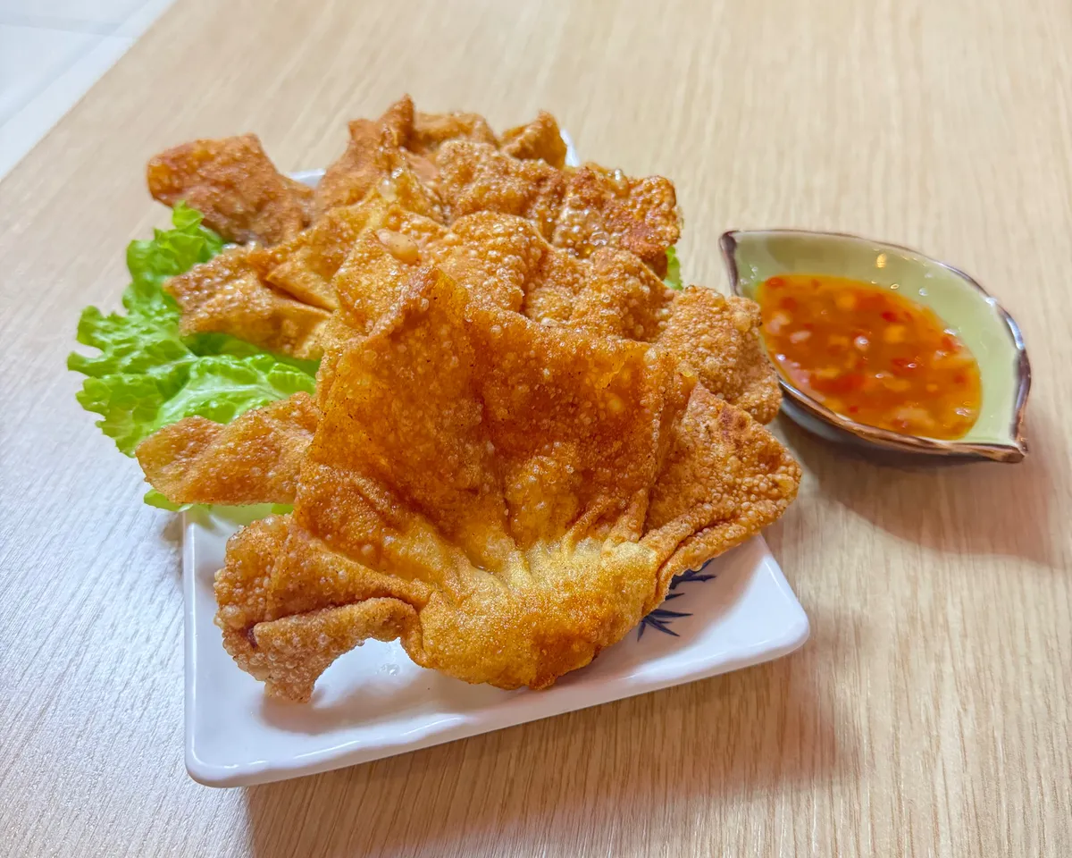 E10: Raviolis aux crevettes frits (4p)