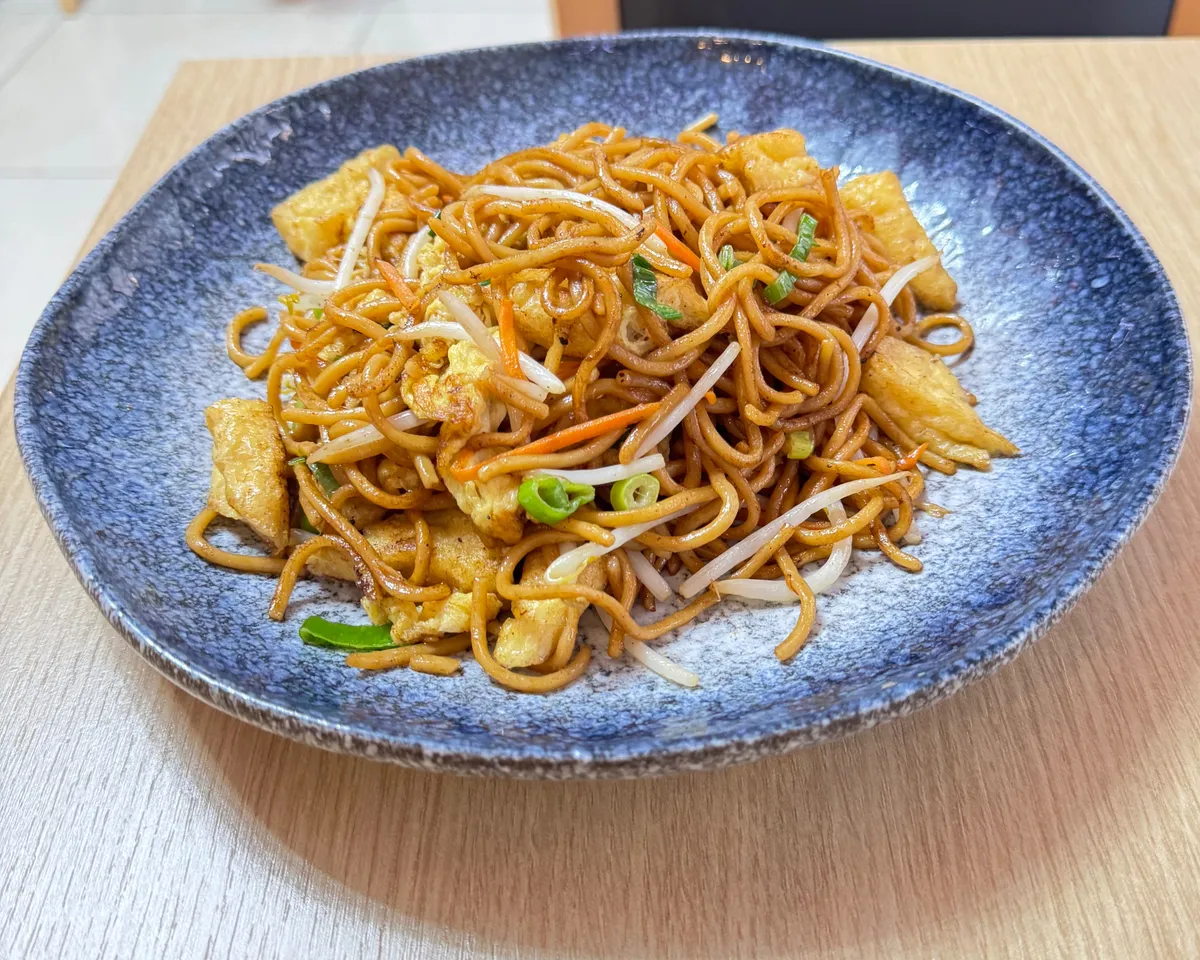 C4: nouilles sautées Tofu frit