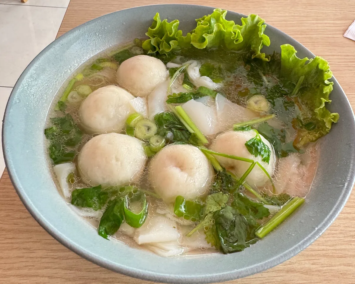 K7: soupe de boulettes de poisson farce de porc