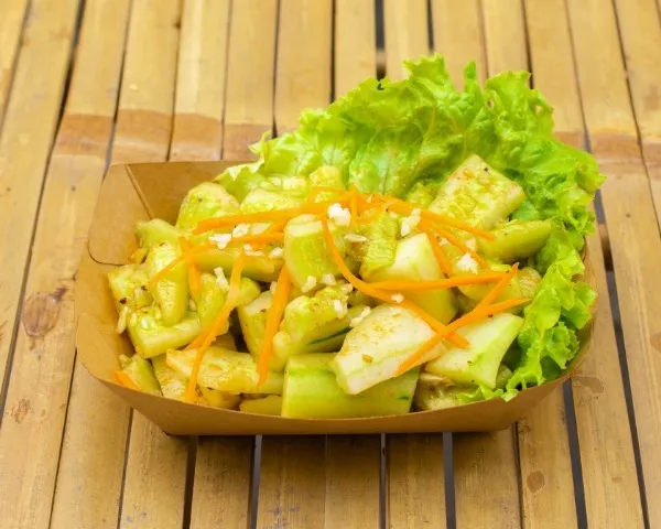 E5. Salade de Concombre à l'ail