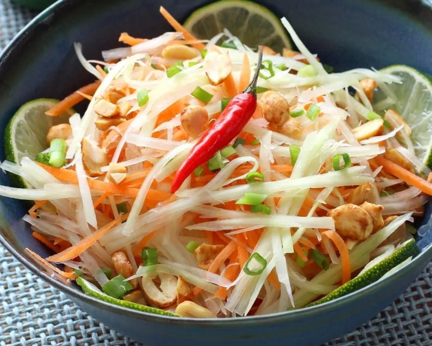 Salade de papaye verte, nuoc-mam et Yuzu