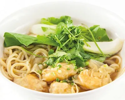 SOUPE DE NOUILLES ET RAVIOLIS AUX CREVETTES