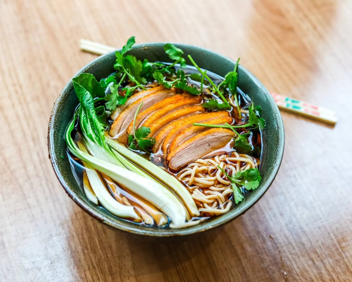 Soupe de nouilles au canard laque