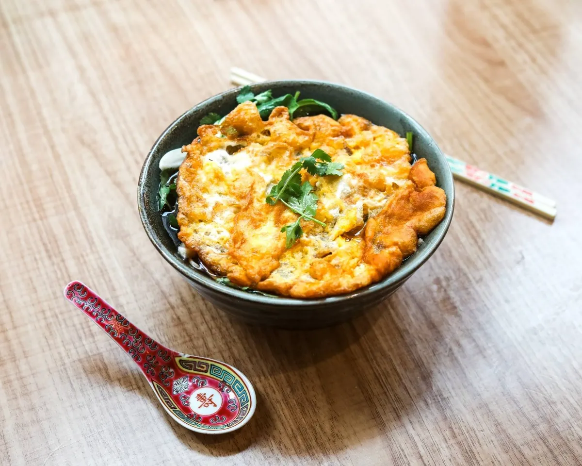 Soupe de nouilles a l'omelette