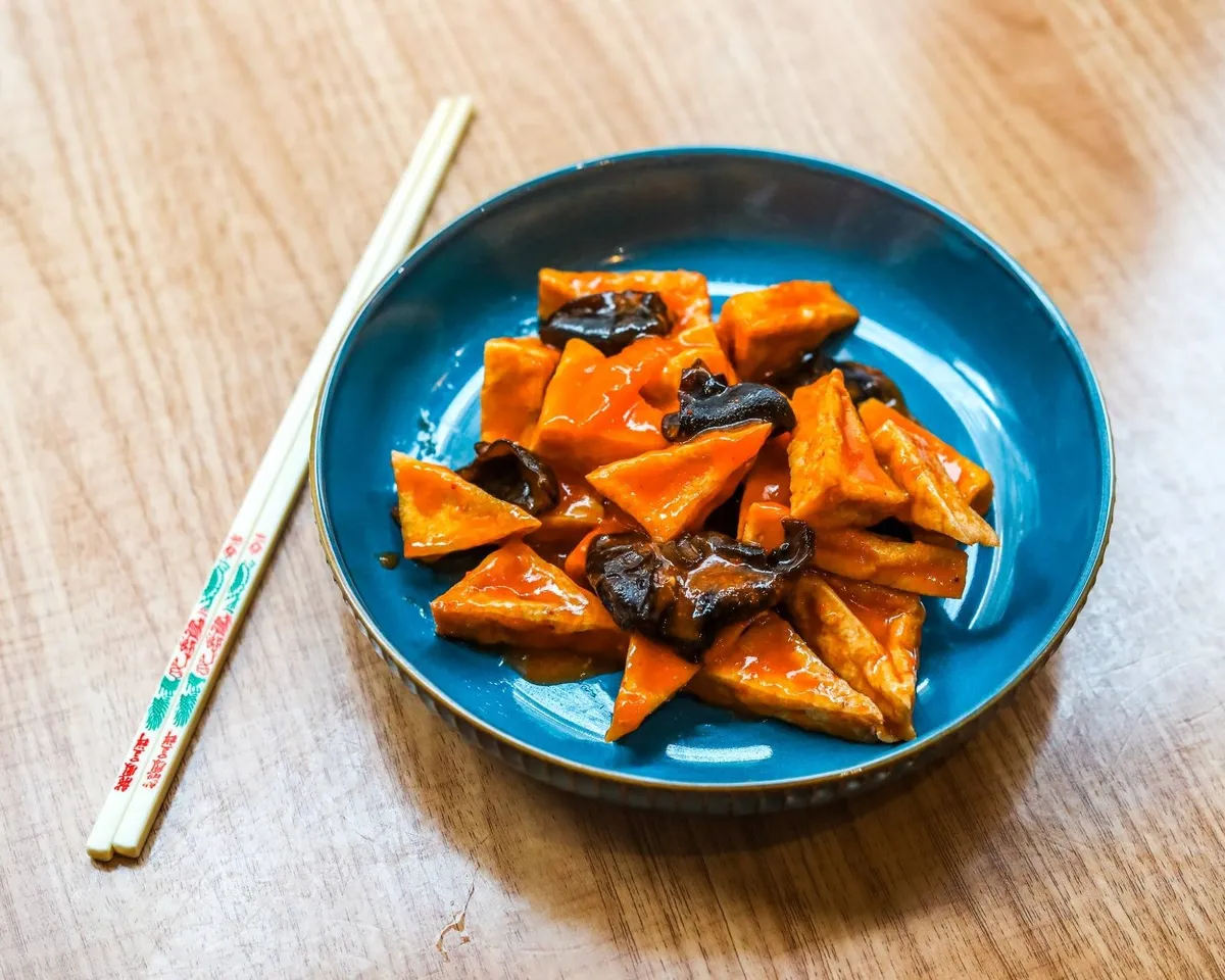Tofu aux champignons noirs