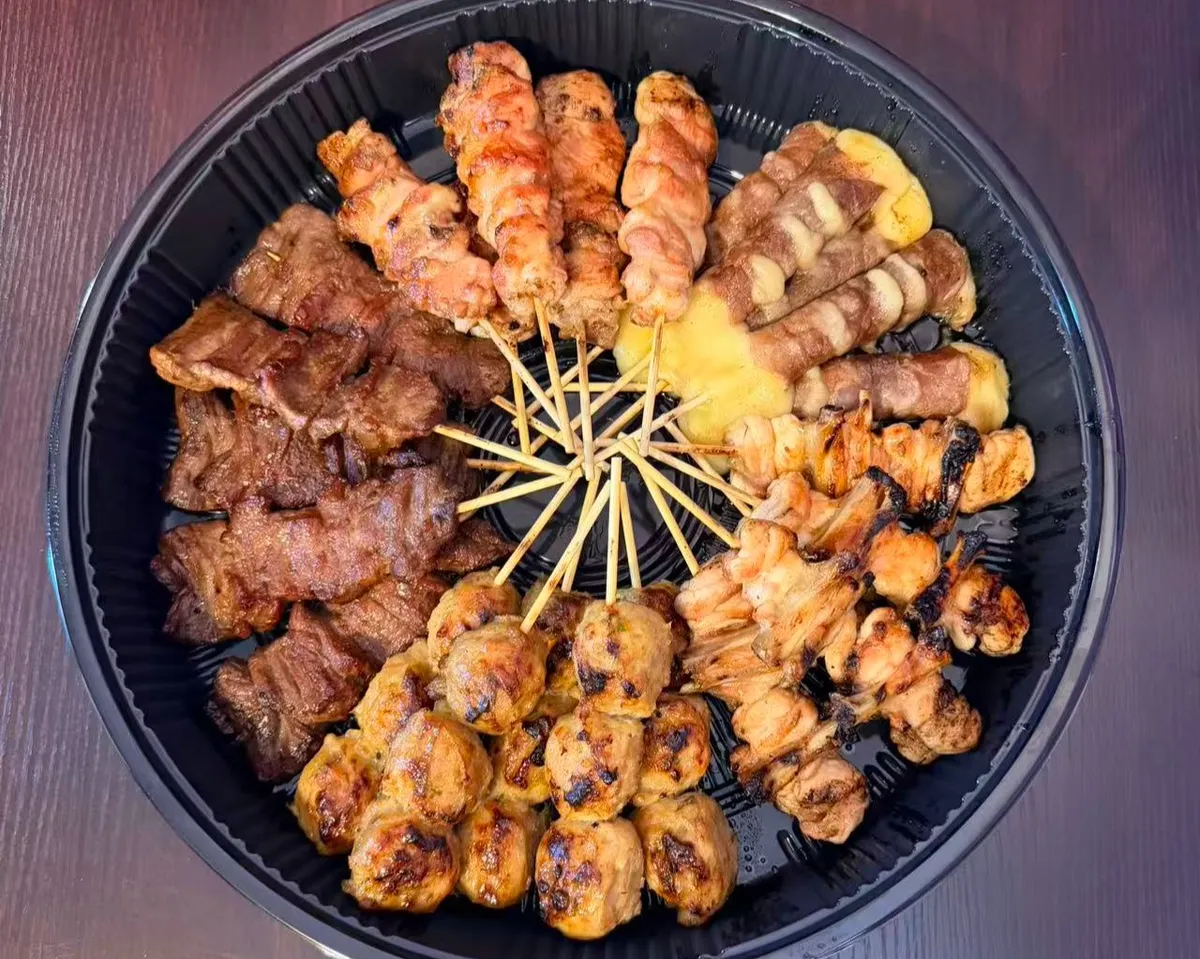 BOX YAKITORI (BROCHETTES AU FEU DE BOIS, FAIT MAISON)