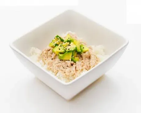 43. CHIRACHI TARTARE THON CUIT AVOCAT