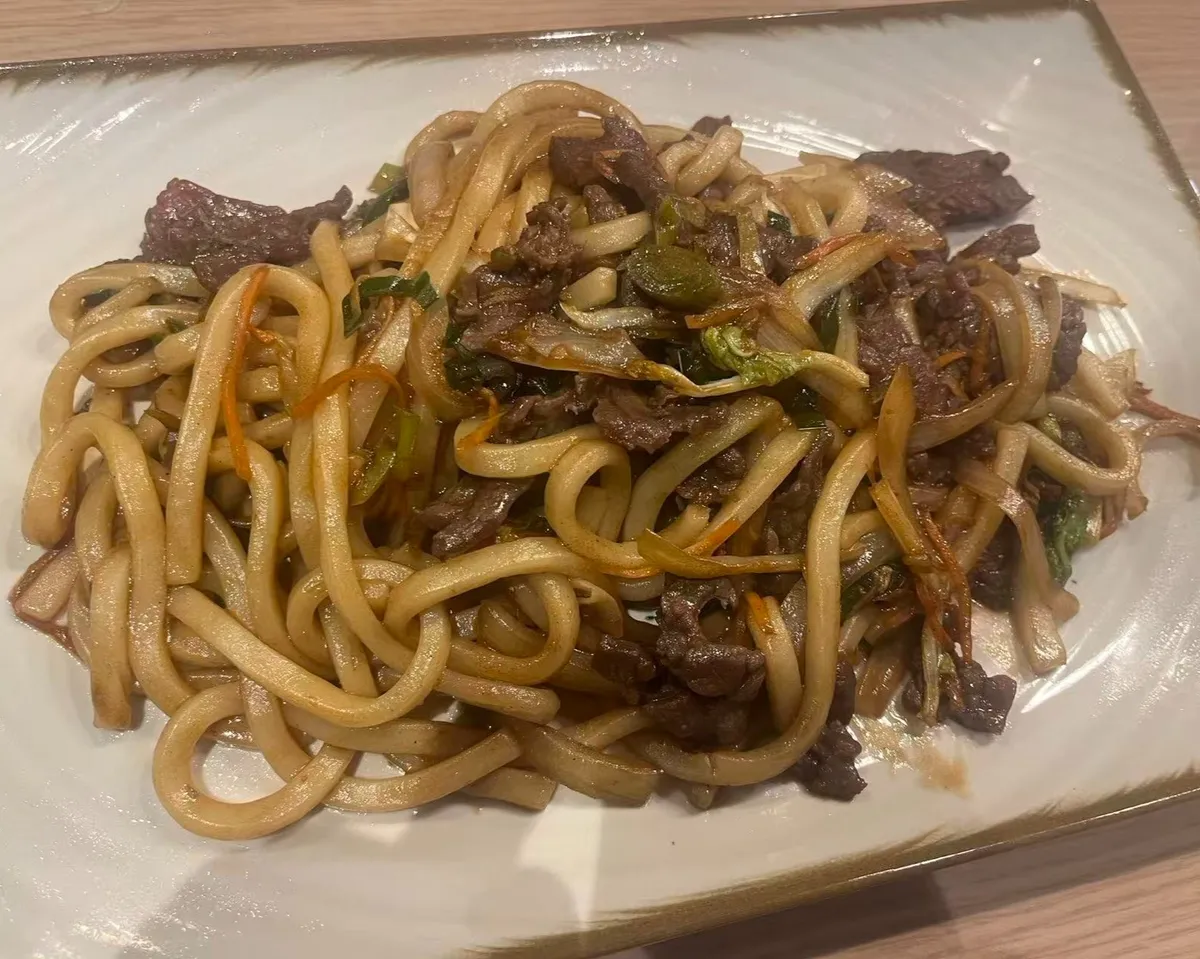 R1 Udon saute au boeuf et légumes