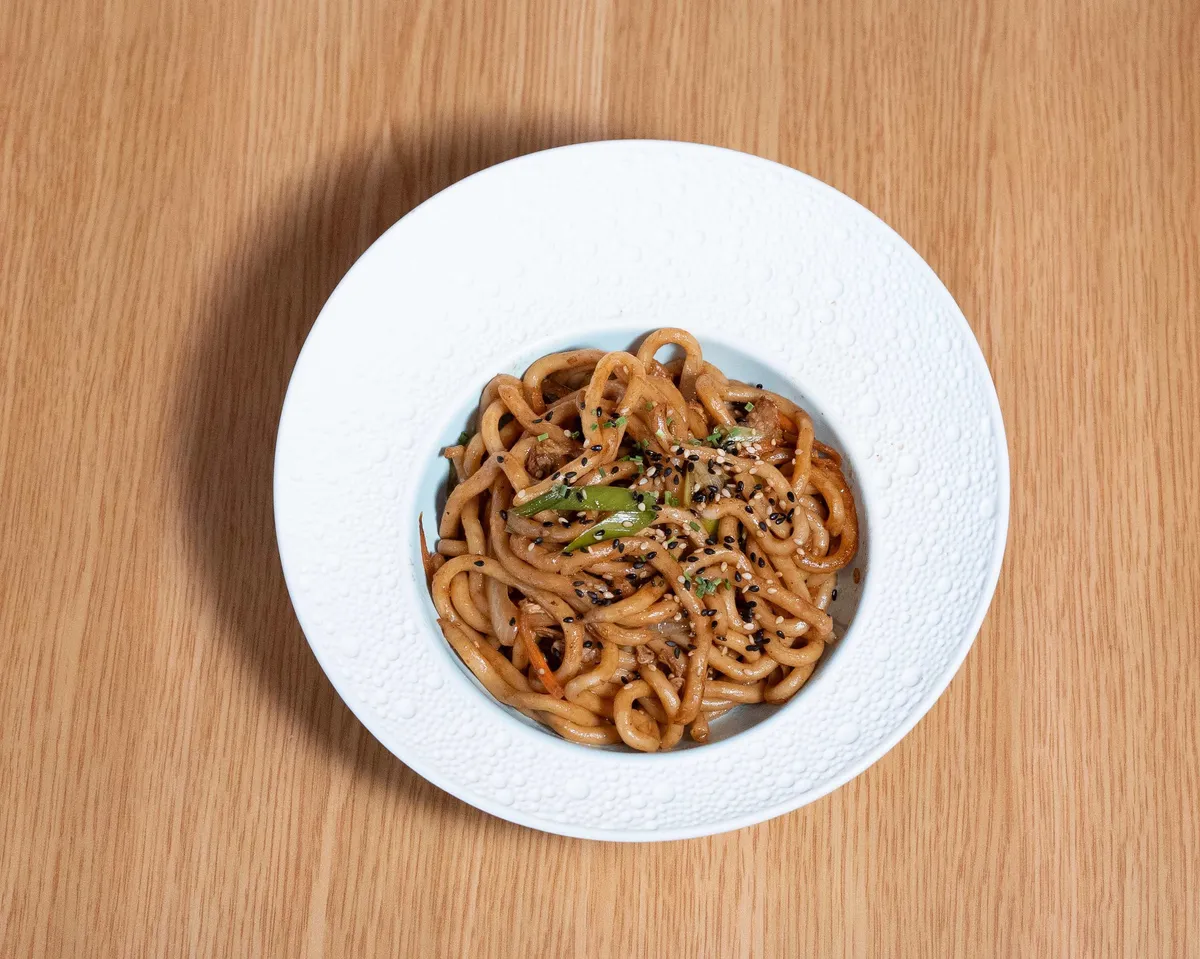 C5  Nouilles udon sautees