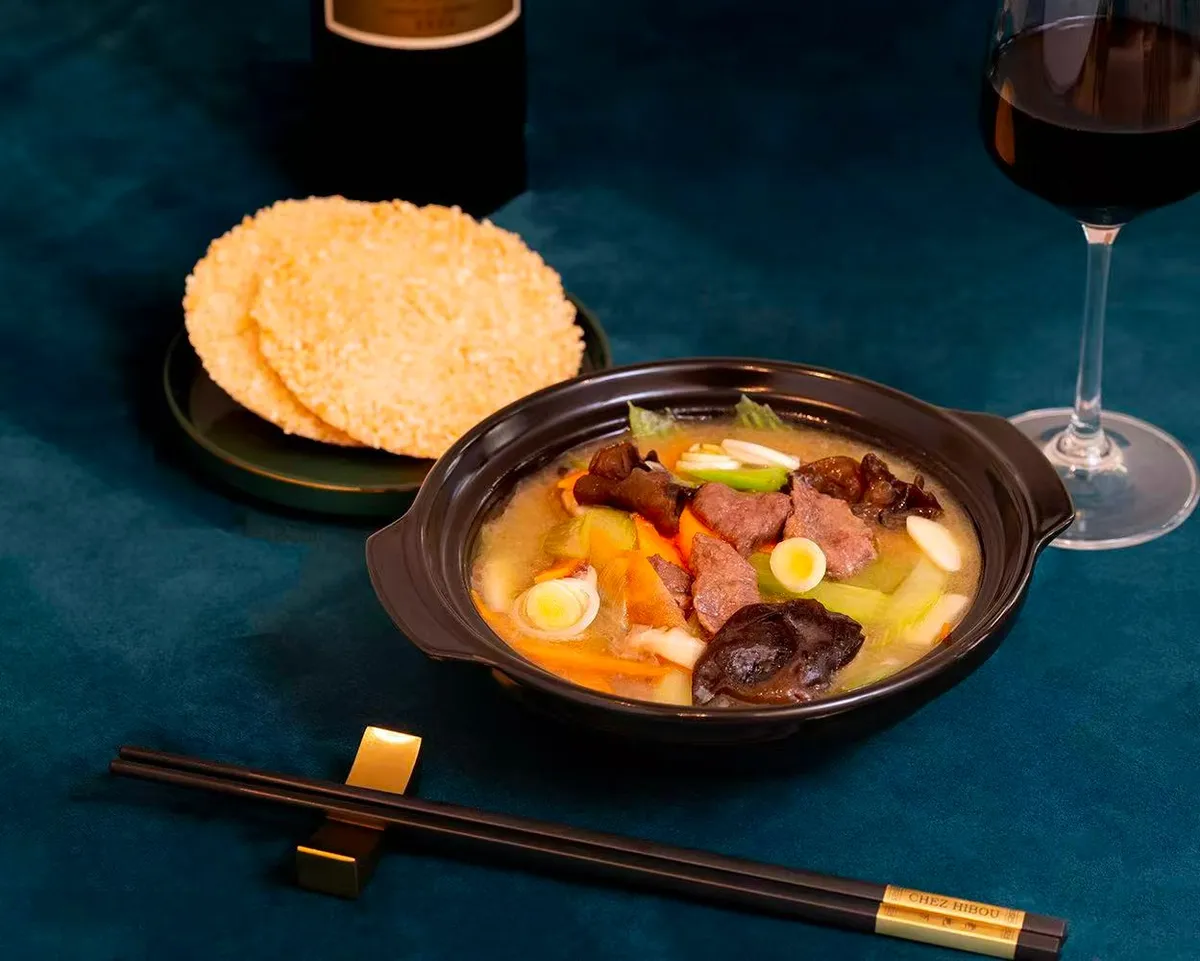 Viande sautée avec galette de riz gluant