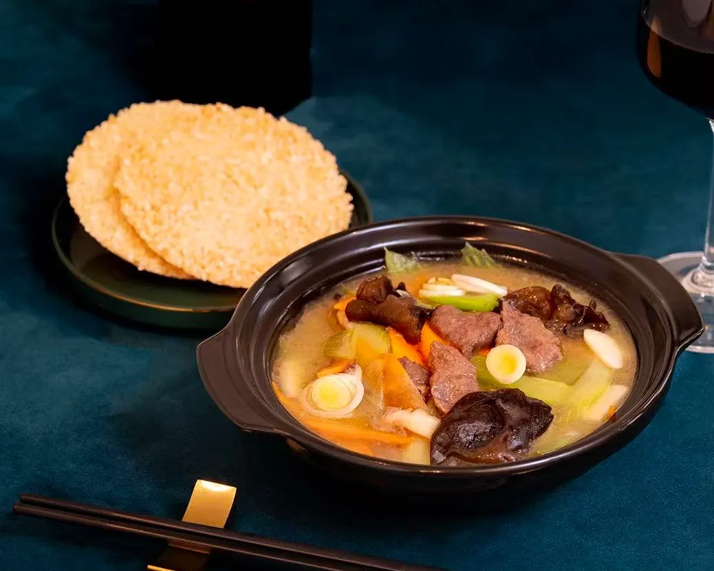 Porc sautée avec galette de riz gluant
