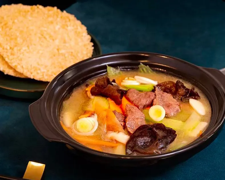 Boeuf sautée avec galette de riz gluant