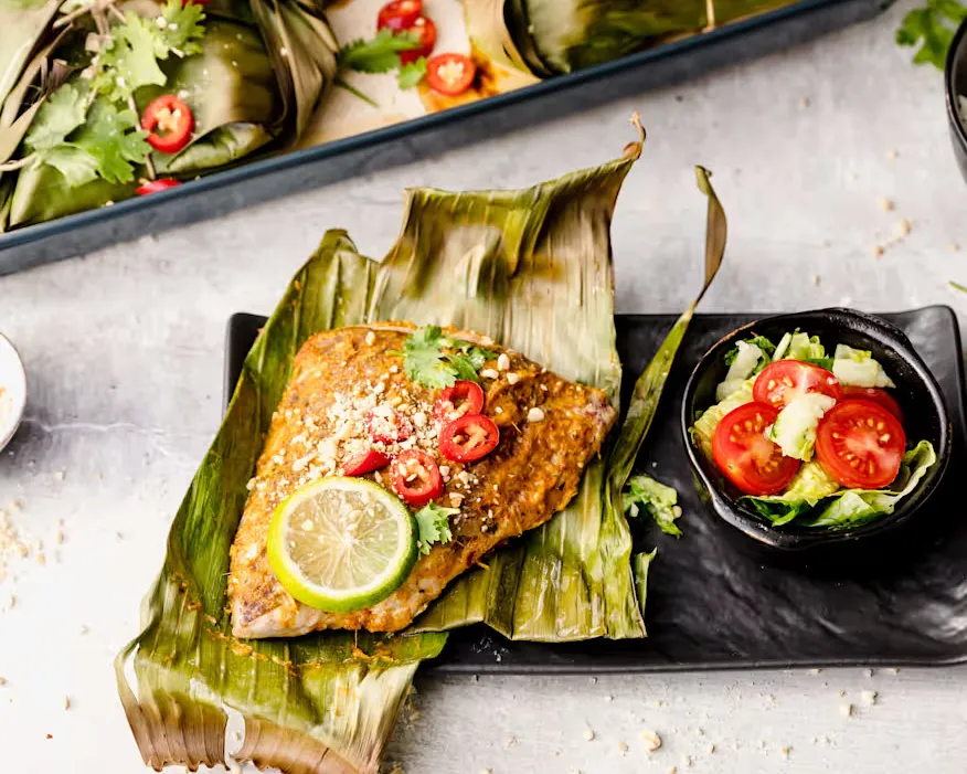 703. Filets de cabillaud saute a la Thaïlandaise aux feuilles de bananier 金不换鳕鱼块