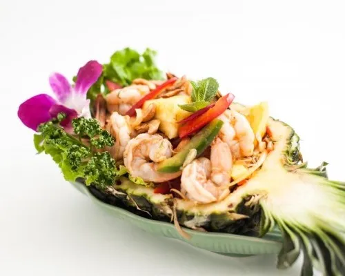 205. Melange de crevettes et d'ananas a la sauce citronnelle 菠萝虾沙拉
