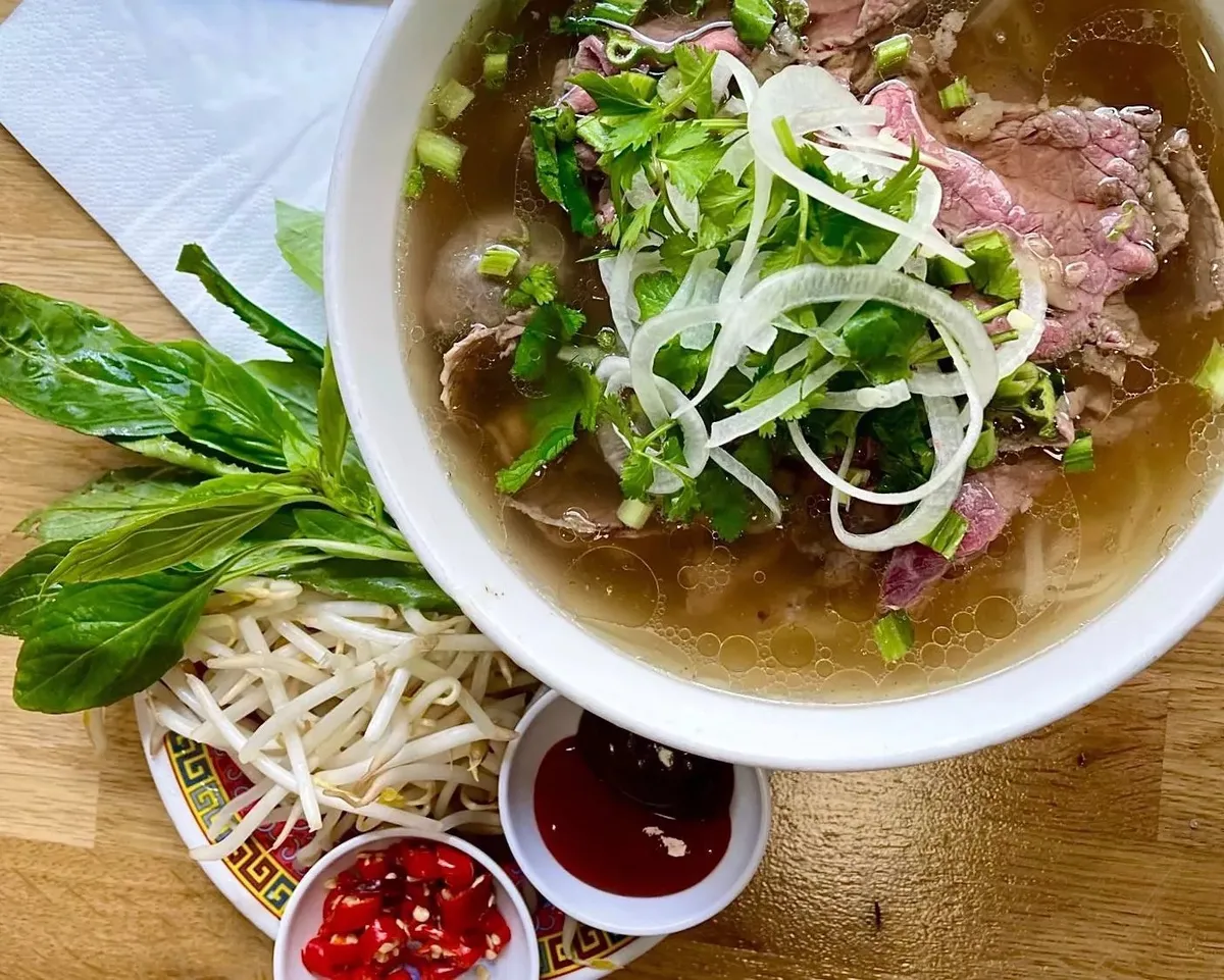 F1. Soupe de pho au boeuf 