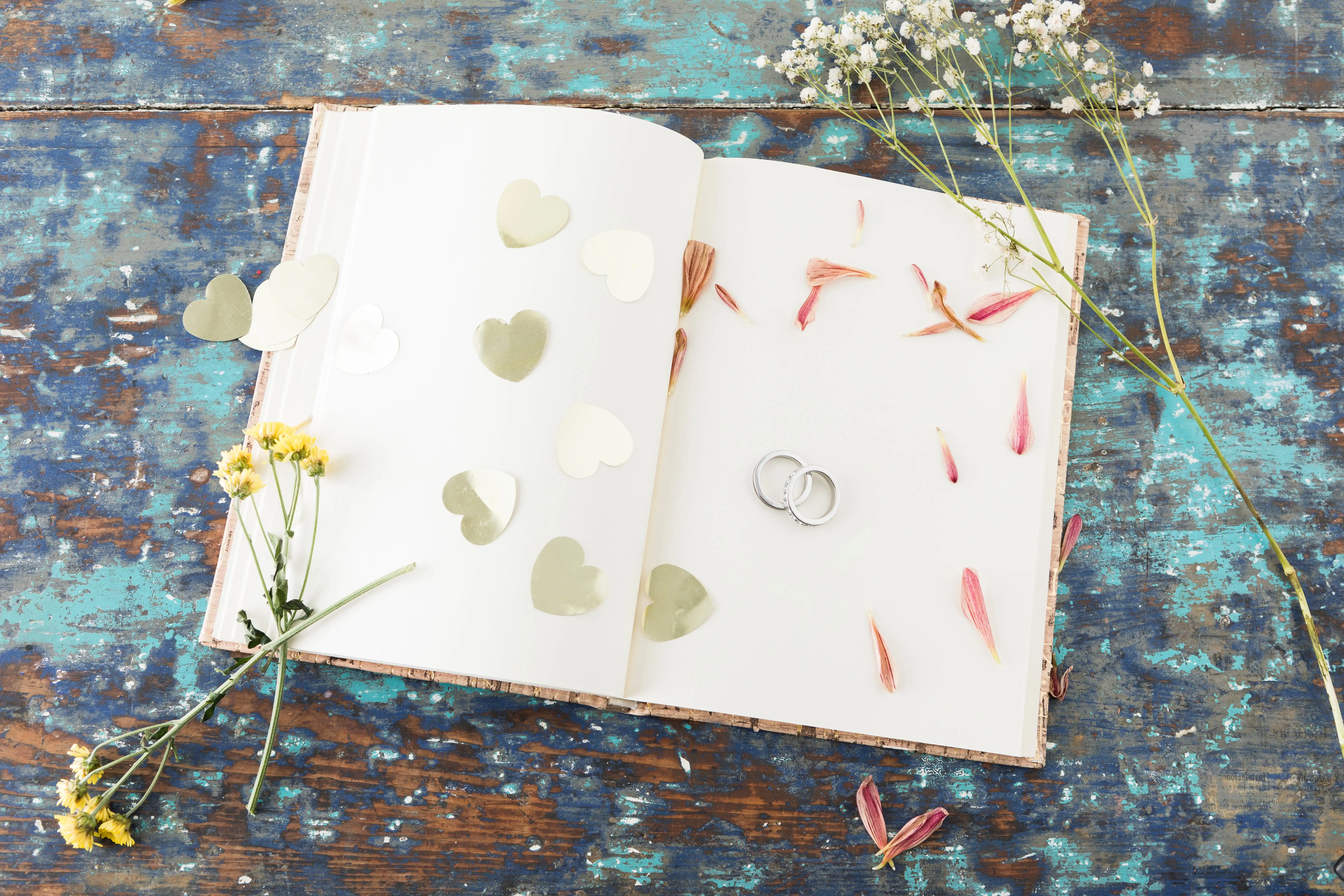 Unique Wedding Guest Book Ideas Your Guests Will Actually Use