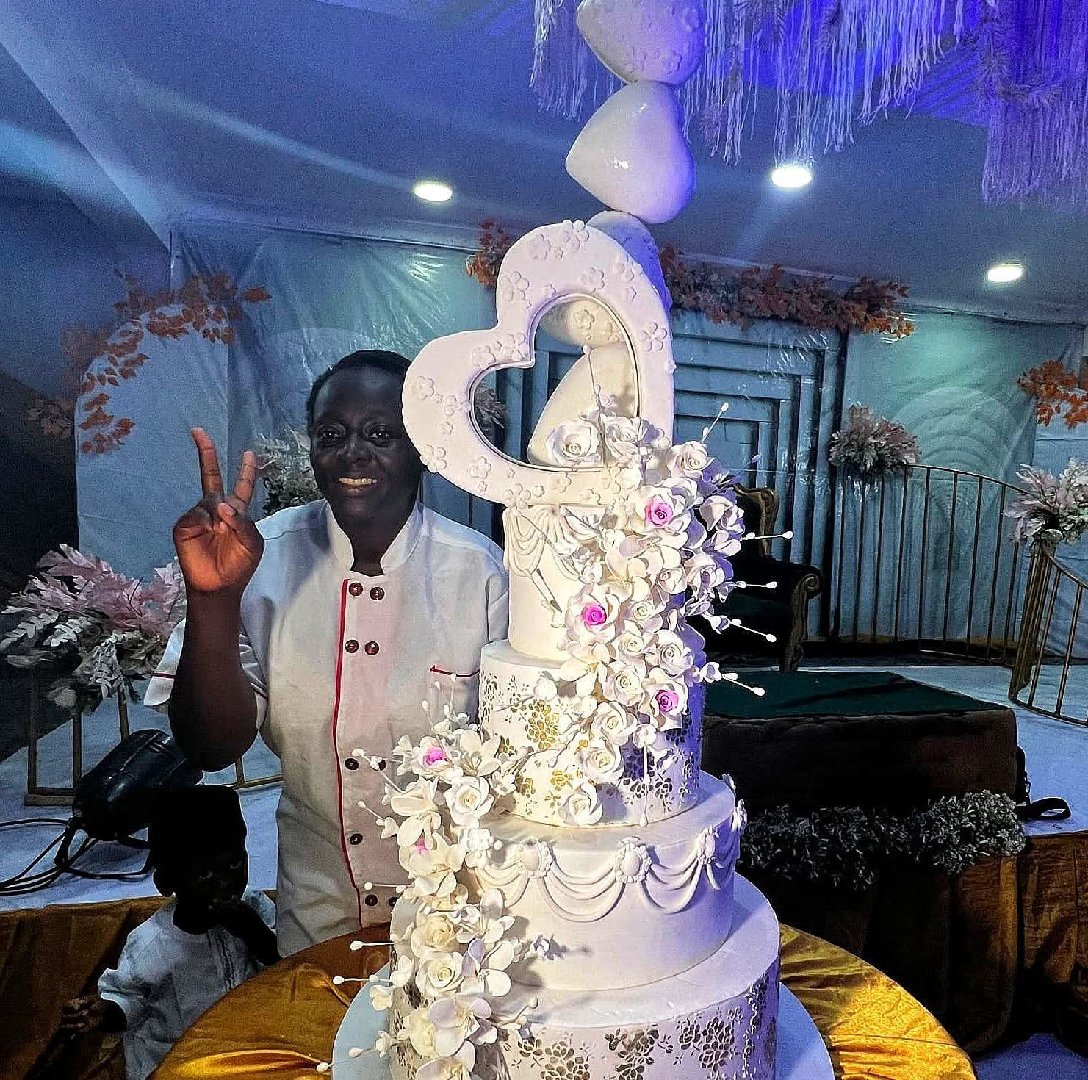 wedding cake and small chops for events