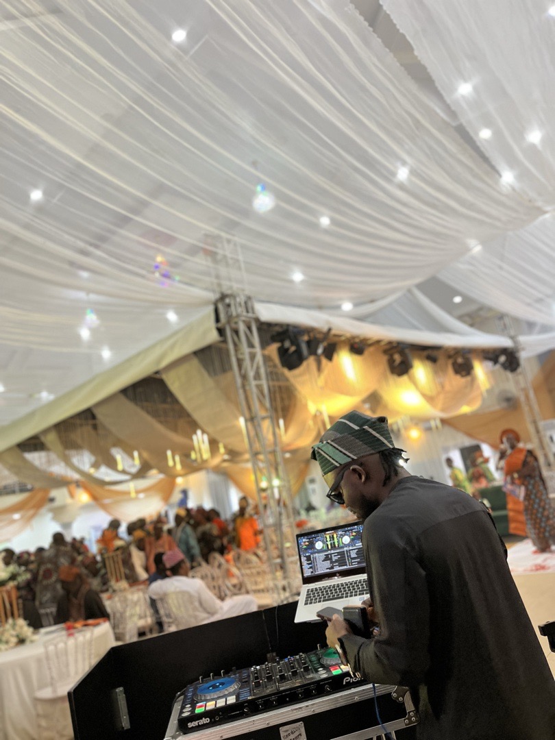 pro wedding DJ 3